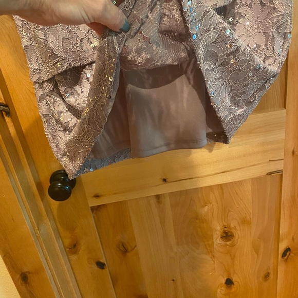RONNI NICOLE tiered sequins beautiful dress size 14 like NEW, rose gold-ish - Picture 8 of 14